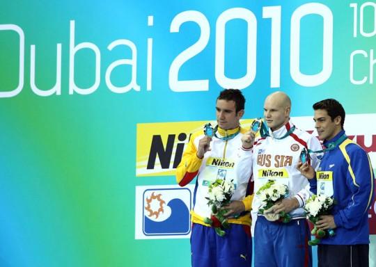 Kaio Marcio de Almeida no pódio com a medalha de bronze / Foto: CBDA / Satiro Sodré